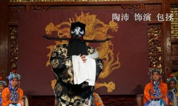 &amp;nbsp;省京劇院陳韻竹、陶沛等青年演員聯(lián)袂演出的傳統(tǒng)京劇本戲《遇皇后·打龍袍》