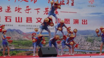 甘肅省雜技團(tuán)赴臨夏州積石山縣開展送歡樂(lè)下基層文藝志愿演出