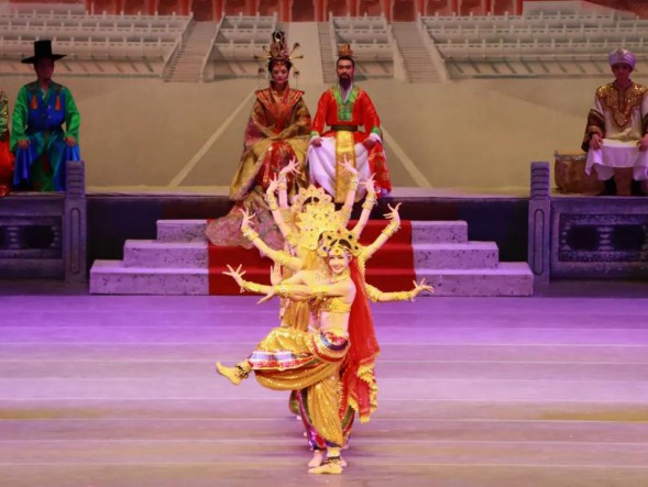 雅樂奏響，花雨繽紛——甘肅演藝集團(tuán)歌舞劇院高雅藝術(shù)進(jìn)校園活動火熱進(jìn)行中