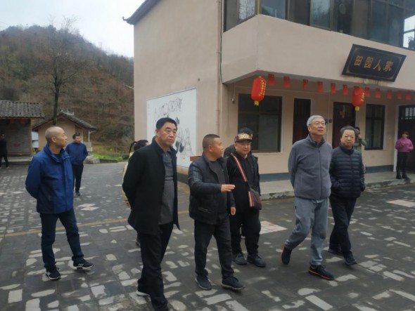 甘肅演藝集團秦腔藝術劇院 新創(chuàng)大型秦劇《人往高處走》創(chuàng)作團隊赴 隴南進行創(chuàng)作采風