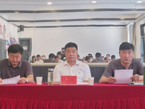 甘肅演藝集團黨委委員、副總經(jīng)理張國偉講授專題黨課