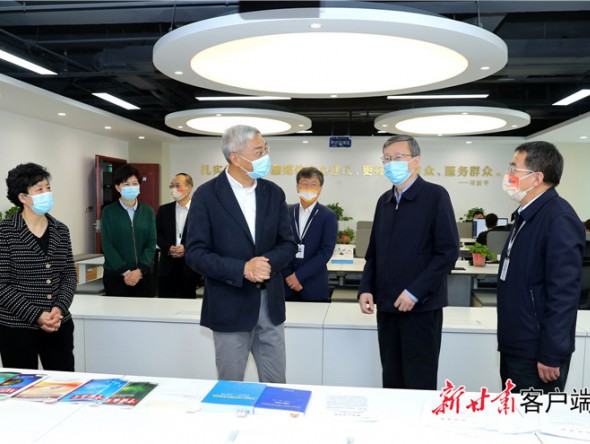 尹弘在宣傳文化單位調(diào)研時強調(diào)：不斷壯大主流輿論，推進文藝院團改革，為全省改革發(fā)展穩(wěn)定凝聚強大精神力量