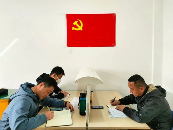弘揚勞模精神，用青春力量點燃夢想，匠心鑄就輝煌未來