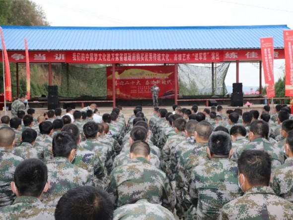 甘肅演藝集團敦煌藝術團“文藝輕騎兵”進軍營