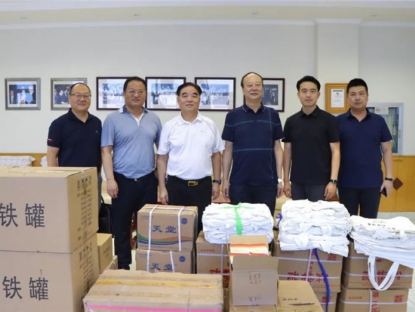 夏日送清涼　關(guān)愛暖人心——省總工會為甘肅演藝集團歌舞劇院送來防暑降溫慰問品