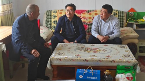 甘肅演藝集團(tuán)結(jié)對(duì)幫扶手拉手，關(guān)愛(ài)行動(dòng)顯真情