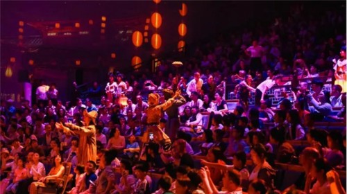 文化激揚(yáng)，產(chǎn)業(yè)奔涌——甘肅敦煌翻騰文旅融合新浪潮